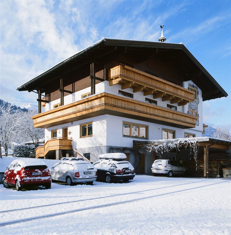 Pension Kristall Bramberg am Wildkogel Exterior photo